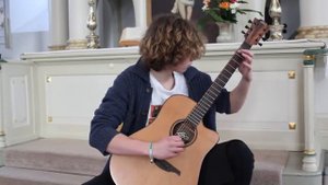 Парень Классно Играет На Акустической Гитаре Хитовую Песню (Виртуозный Гитарист)