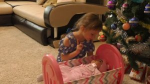 Василиса как мама, играет с БОЛЬШОЙ КУКЛОЙ Беби Анабель. Развивающий мультик для детей 4-6 лет