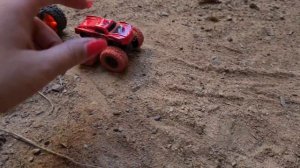 Монстр трак и Молния Маквин препятствия