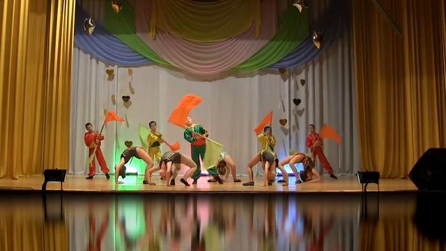 Игра с тростями =Спортивные ребята= Изюмская цирковая студия Чудесники смотреть онлайн