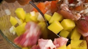 Горшочки из теста, с начинкой из мяса и картофеля.