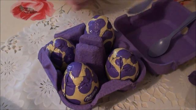 Распаковка шоколадных яиц Милка (Milka Loffel Ei) смотреть онлайн