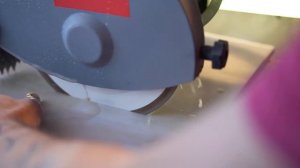 Резка плитки на мокрорезе (резка и обработка керамической плитки)