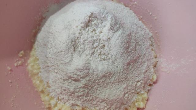 Творожные пончики со сгущенкой