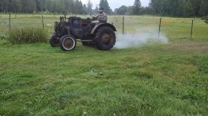 Запуск трактора 1935 года, работающего на сырой нефти. Нефтяной двигатель объемом 4 литра