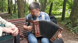 Измайловский пятачок, Гармонист Павел Бузин. гармонь Нижегородская