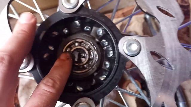 Смазываем подшипники на колесе питбайка? смотреть онлайн