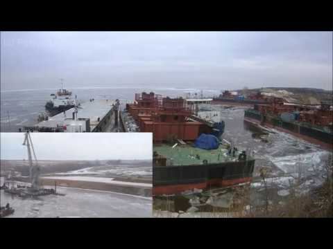 Мост Тольятти-Климовка.Смотрим на плавсредства в порту,идёт передвижка понтонов.