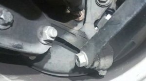 Снятие троса ручника со стороны ступиц #Bmw f30.