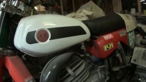 ГАРАЖ ДЯДИ ВОВЫ СЕДОГО, ВЫ ТОЛЬКО ПОГЛЯДИТЕ ЧТО ОН ВЫТВОРЯЕТ