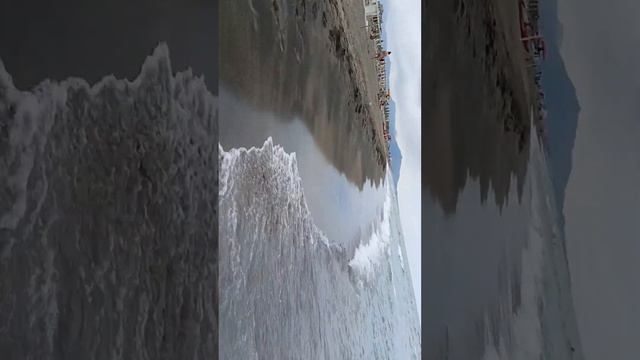 Италия .Тирренское море. пляж с чёрным песком