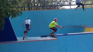 Встретил ВЛАДА САМОКАТЧИКА в новом скейтпарке Xsa in Moscow!!! +Трюки на самокате!