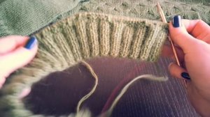 Шапка в ромбы. Удлиненная, модная. Спицами. Часть 1.