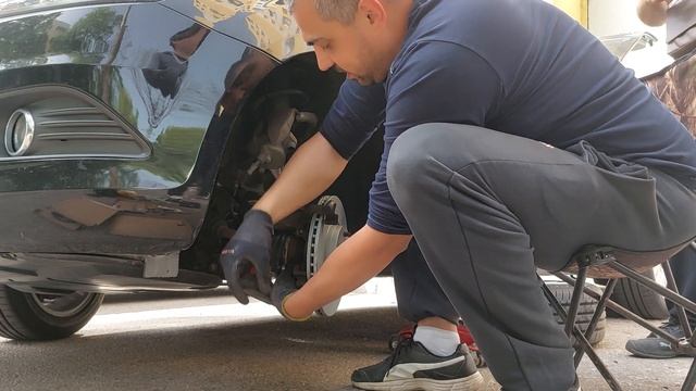 Ford Focus MK2 - смяна на предни дискове и накладки смотреть онлайн