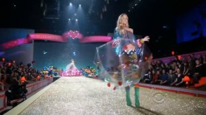 Victoria Secret 2010 - Katy Perry - Teenage Dream, Hot N Cold, California Gurls