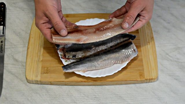 Самый лучший маринад для селёдки и как быстро её почистить