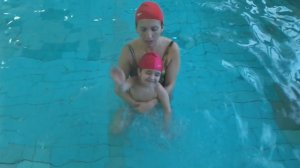 Обучение плаванию в бассейне с девочкой 4 года.Инструктор Елена Леперт.Приглашаем всех на семинар 