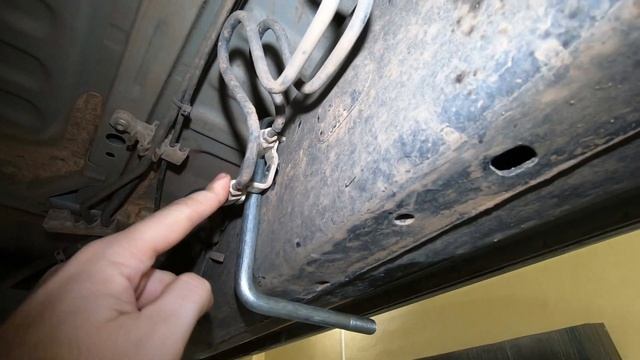 Ставим силовые пороги РИФ на 2020 Toyota Hilux смотреть онлайн