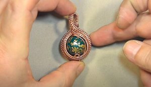 Мастер класс.  Кулон из проволоки и бусины своими руками. Для начинающих.