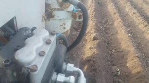 Нарезаю гребни под картофель на самодельном тракторе самодельным окучником.