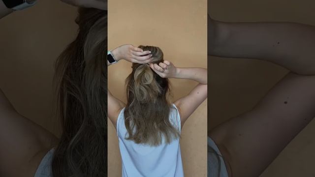 Лёгкая причёска с крабиком для волос ??#прически #волосы #hair #hairstyle #hairtutorial #updo