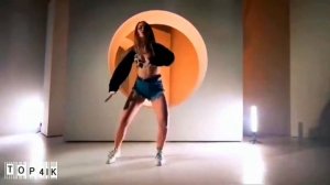 Девушки шикарно танцуют шафл танец