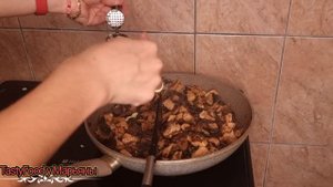 вкусный и сытный обед/жульен с курицей и жареной картошкой