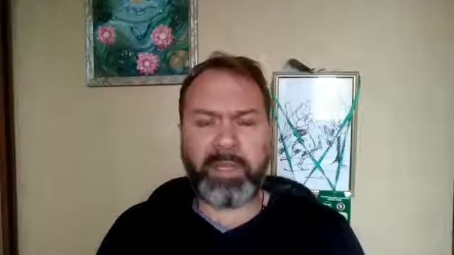 Разница между электронной и бумажной книгой на полке магазина смотреть онлайн