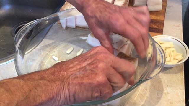 Этот рецепт от бабушки поразил всех своим вкусом! Вкусное САЛО в рассоле!