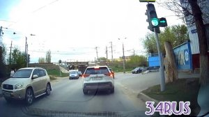 На автомобиле по весенним улицам города "Волгоград". Весна 2022