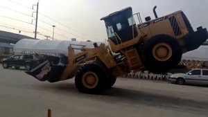 Танцующий фронтальный погрузчик Foton Lovol