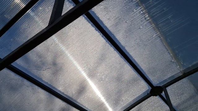 СОСЕДИ СМЕЯЛИСЬ, а потом ЗАХОТЕЛИ ТАКУЮ ЖЕ! Наша НОВАЯ ПРЯМОСТЕННАЯ ТЕПЛИЦА смотреть онлайн