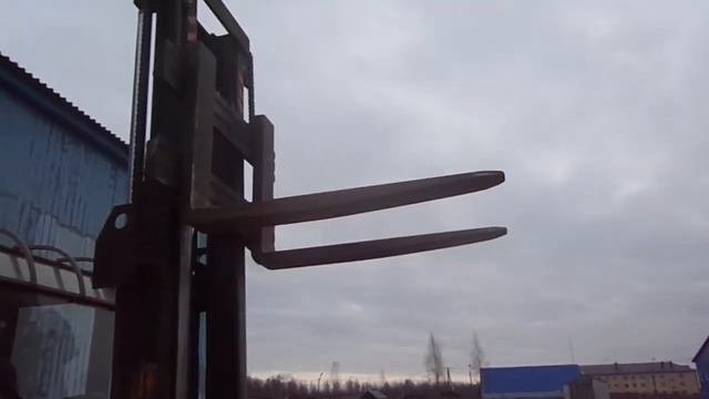 Видео № 2. Львовский дизельный вилочный погрузчик 5 т 2010 г. в.