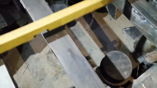 Ударный и гармонический вибростол у вибропресса в чем разница.