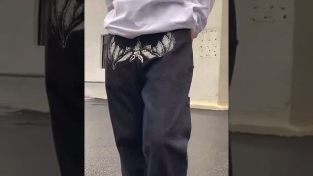 Свободные джинсы с принтом! смотреть онлайн