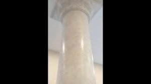 Колонны под мрамор на бетонных опорных столбах