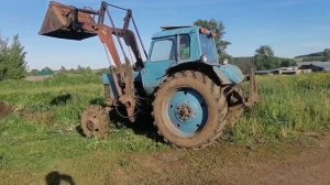 КУН ? на Мтз-82? погрузка асфальтной крошки ? в Газ-53? самосвал! Погрузчик в работе!