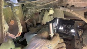 Ремонт клаксона BMW F10. 2-я часть. Замена звукового сигнала низкого тона.