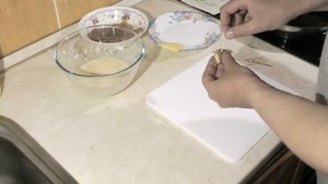 Рулетики с сыром в кляре из мелкого окуня.