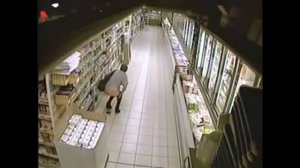 Девушка НАСРАЛА в магазине :D