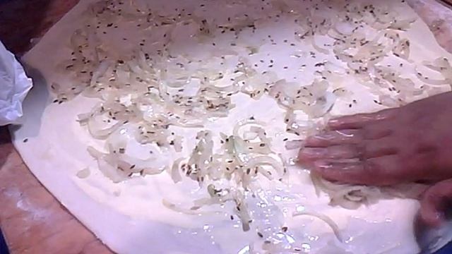 Калама, слоенная лепешка с луком и помидорами. Таджикский рецепт