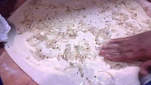 Калама, слоенная лепешка с луком и помидорами. Таджикский рецепт