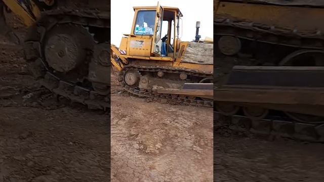 Бульдозер Б-150, забегала правая гусянка смотреть онлайн