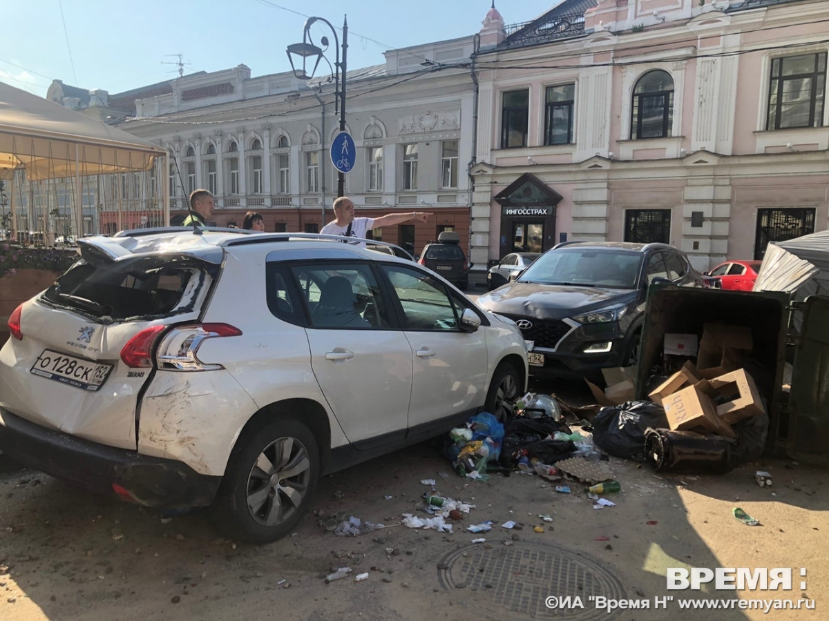 Съезд большегруза с Почтового съезда в Нижнем Новгороде