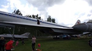 Ту 144 Поднимает и опускает нос, а так же задвигает и выдвигает носовые крылышки в Музее ВВС