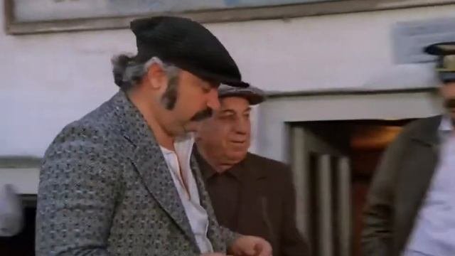 Эта кепка зимняя. Зимой твоя голова будет меньше.