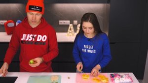 Пицца и бутеры в стиле AMONG US! Готовим еду в виде Амонг Ас! ? Эльфинка