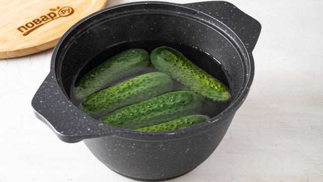 Хрустящие вареные маринованные огурцы