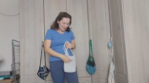Сумочка- чехол для телефона из белых акриловых бусин на ремешке из бусин длиной 102 см. Бусины -10мм