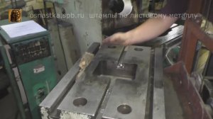 Снятие нижней плиты с пресса.